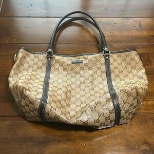 Gucci Handbag - Pre-loved Authentic with Dust Bag included.